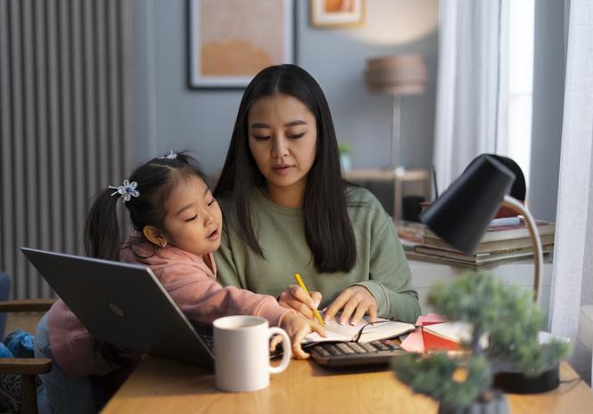 Terlihat Baik, Tapi 5 Pola Asuh Ini Justru Berbahaya Buat Anak